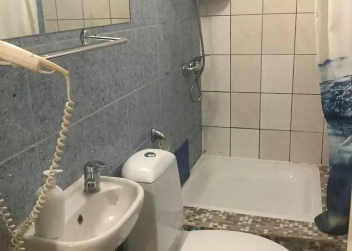 Harbour Travelers Service Centre - Tourists Only Hostel *