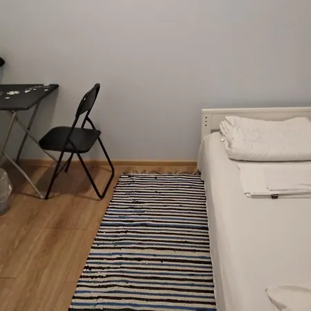 אכסניה Harbour Travelers Service Centre - Tourists Only *