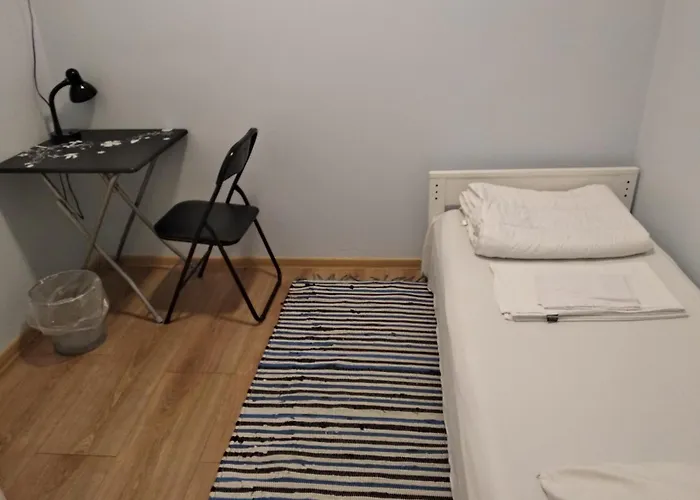 אכסניה Harbour Travelers Service Centre - Tourists Only *